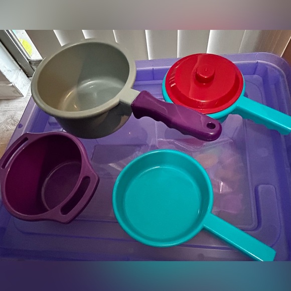 Girls,boys,kids pretend play cookware,pots,pans,skillets - Picture 3 of 3